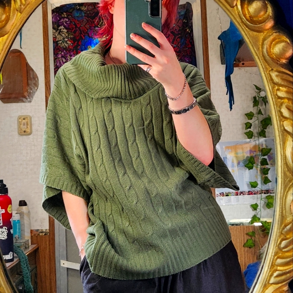 TURTLENECK GREEN SWEATER